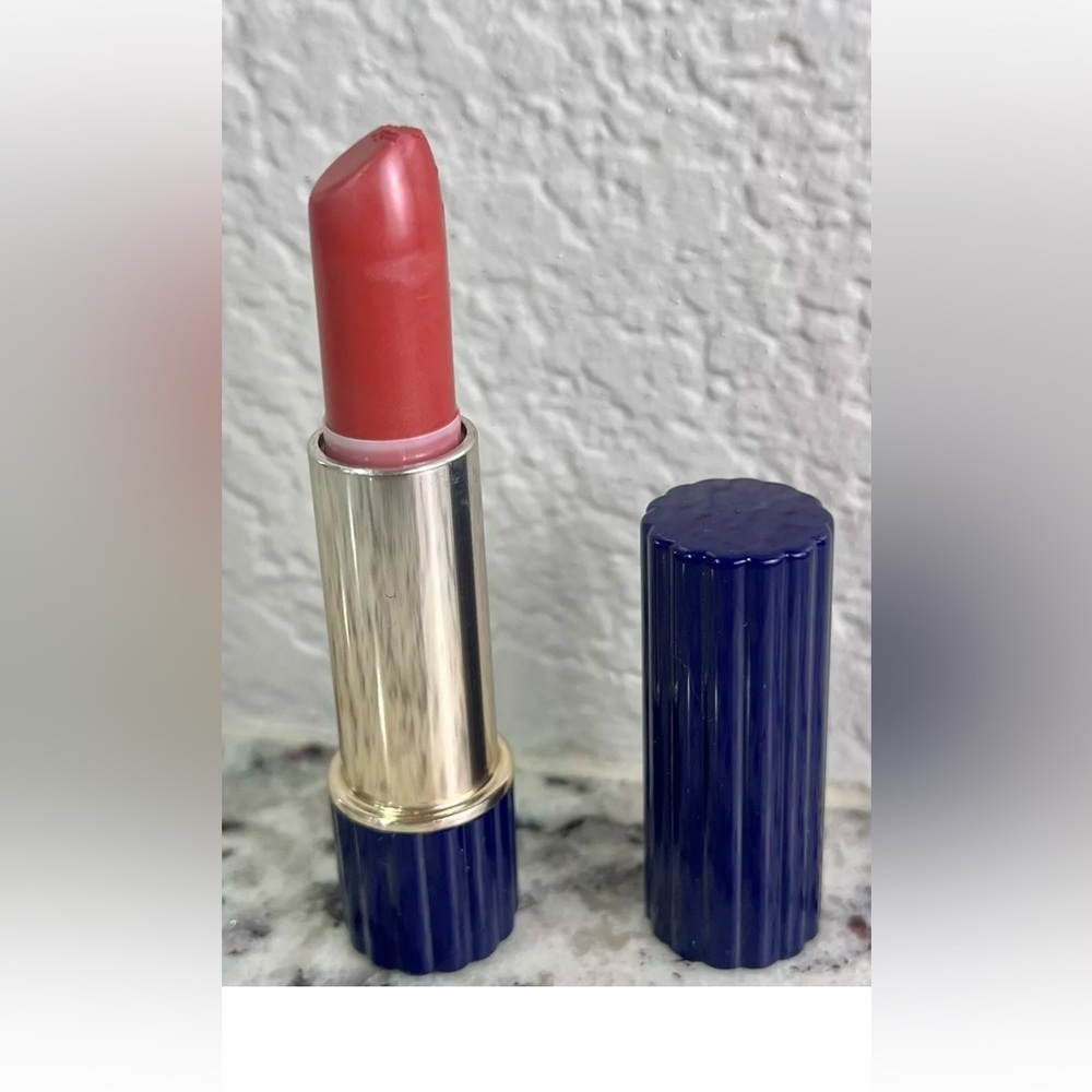 Estee lauder All Day Lipstick Discontinued Heathermist Pink
Blue tube mew
No
Box